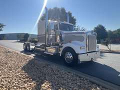 2027 Kenworth W900L photo 1