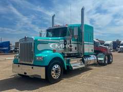 2027 Kenworth W900L photo 2