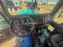 2027 Kenworth W900L photo 3