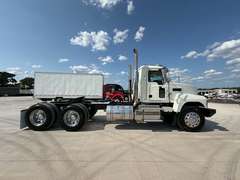 2019 Mack CHU613 photo 2