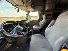 2021 International LT625 photo 2