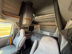 2021 International LT625 photo 3