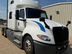 2021 International LT625 photo 1