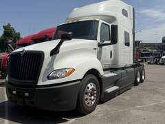 2021 International LT625 photo 2