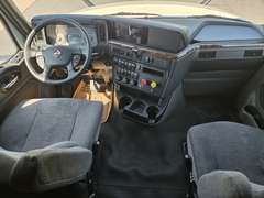2021 International LT625 photo 3