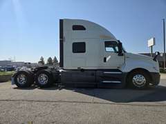 2021 International LT625 photo 8
