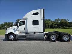 2021 International LT625 photo 2