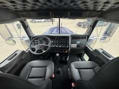 2027 Kenworth W900L photo 3