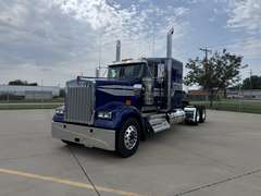 2027 Kenworth W900L photo 2