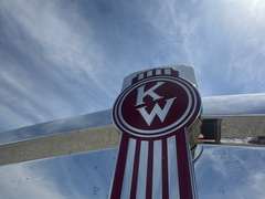 2027 Kenworth W900L photo 4