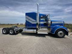 2027 Kenworth W900L photo 3
