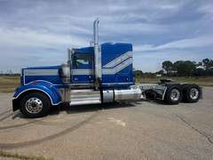 2027 Kenworth W900L photo 2