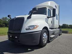 2021 International LT625 photo 1
