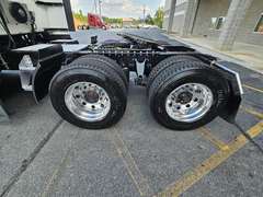 2021 International LT625 photo 3