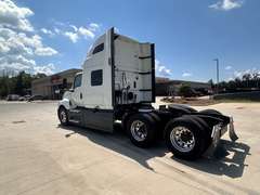 2021 International LT625 photo 2