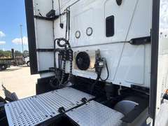 2021 International LT625 photo 7