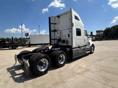 2021 International LT625 photo 6