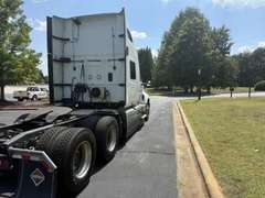 2021 International LT625 photo 8