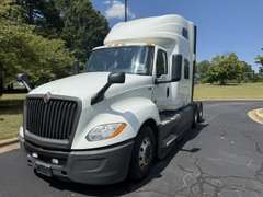 2021 International LT625 photo 3