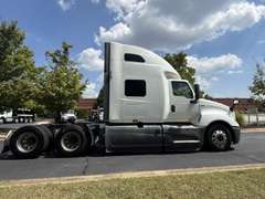 2021 International LT625 photo 9