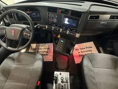 2027 Kenworth T880S photo 2