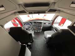 2024 Kenworth T680 photo 3