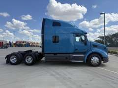 2021 Peterbilt 579 photo 2
