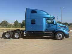 2022 Peterbilt 579 photo 2