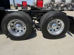 2022 Peterbilt 579 photo 9