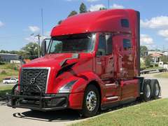 2022 Volvo VNL64T760 photo 2