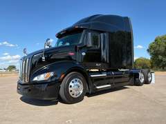 2022 Peterbilt 579 photo 2
