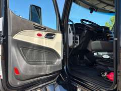 2022 Peterbilt 579 photo 3