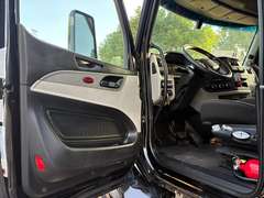 2022 Peterbilt 579 photo 3