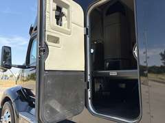 2022 Peterbilt 579 photo 7