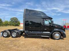 2022 Peterbilt 579 photo 2