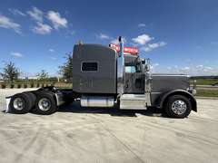 2020 Peterbilt 389 photo 3