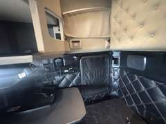 2023 Kenworth T680 photo 5