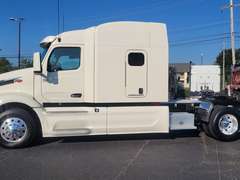2025 Peterbilt 579 photo 9