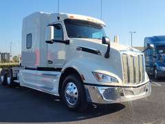 2025 Peterbilt 579 photo 1