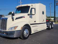 2025 Peterbilt 579 photo 2