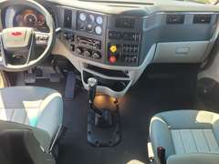 2025 Peterbilt 579 photo 3