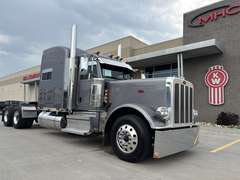2021 Peterbilt 389 photo 1
