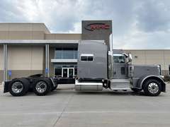 2021 Peterbilt 389 photo 7