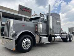 2021 Peterbilt 389 photo 2