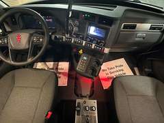 2027 Kenworth T880S photo 2