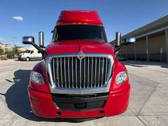 2022 International LT625 photo 7
