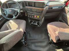 2022 International LT625 photo 3