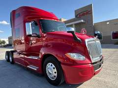 2022 International LT625 photo 1