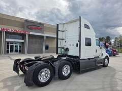2023 International LT625 photo 9