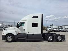2023 International LT625 photo 8